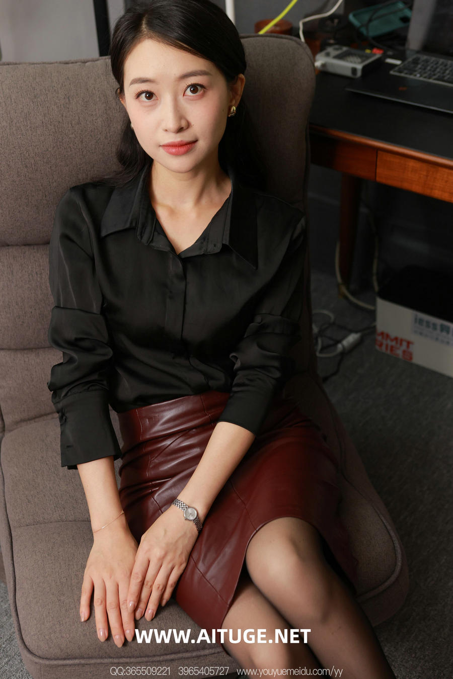 IESS异思趣向 - 模特：小婕《酒红穿搭》[89P-95MB]