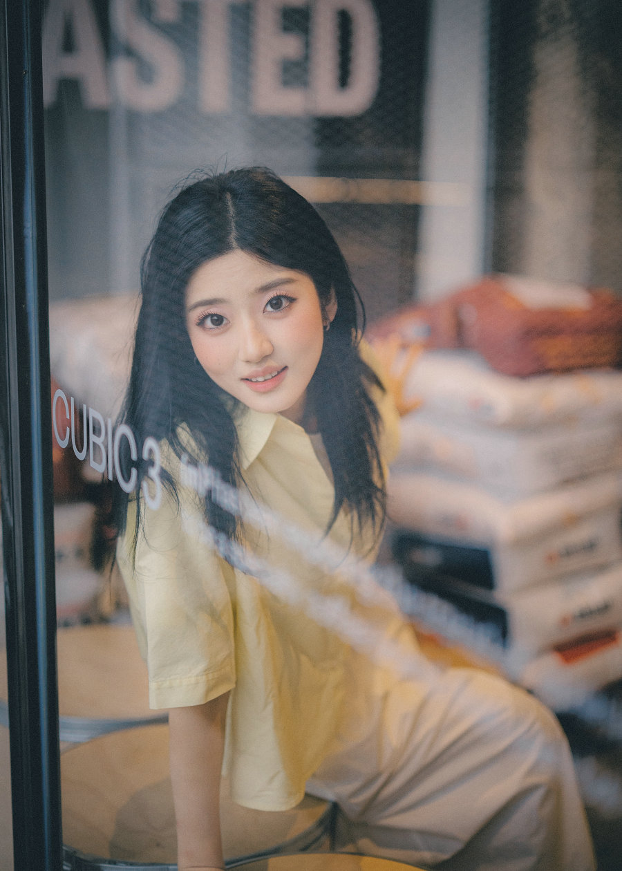 [YITUYU]艺图语 2026.04.21 逛了逛咖啡店 [11P-208MB]